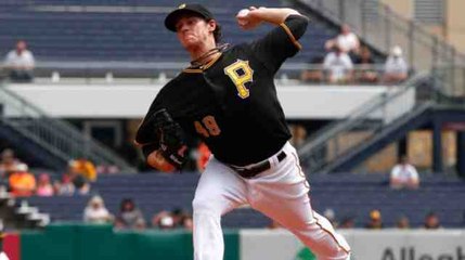 Davis, Locke Lift Pirates Over Cards