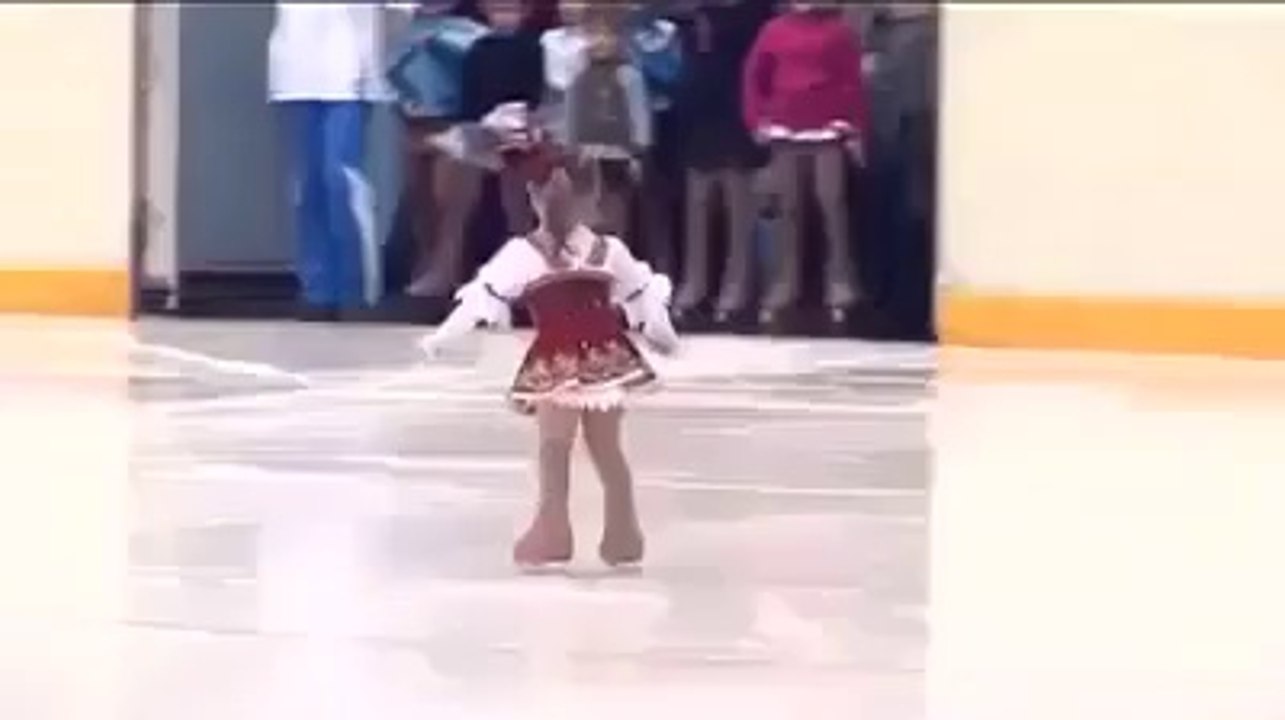 Henüz 2,5 yaşında yaptığı hareketlere bakın..