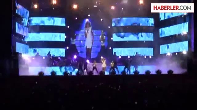 13. Yılında, Müzik ve Eğlenceyi Türkiye'nin Dört Bir Yanına Athena ve Hadise ile Taşıyan Fanta...