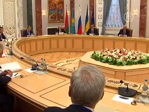 Путин и Порошенко провели закрытую встречу