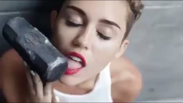 La nouvelle version de Wrecking Ball de Miley Cyrus ?