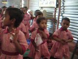Chant des petits écoliers indiens de Martin Nagar, Nagpur Inde, 2007