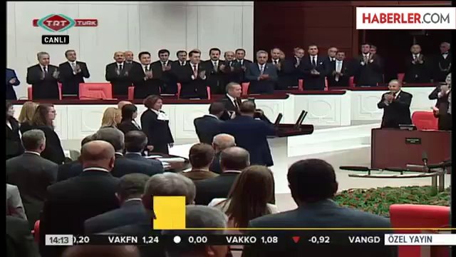 Demirtaş, Erdoğan'ı Alkışlayıp Alkışlamamakta Kararsız Kaldı