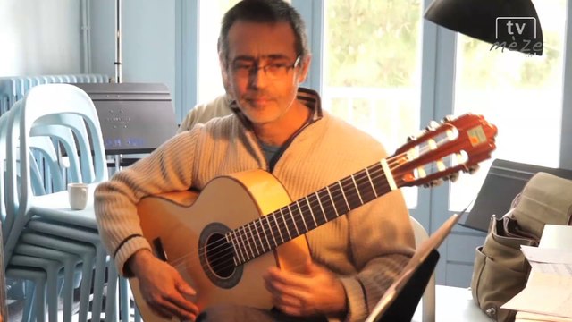 Un cours de guitare à l'école de musique de Mèze