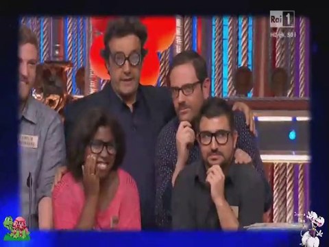 L'omaggio della redazione di Affari Tuoi a Flavio Insinna