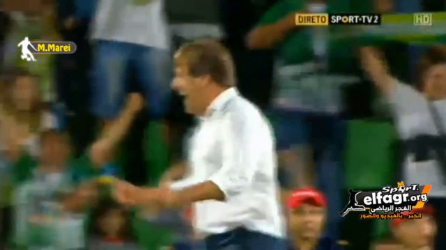 فرحة كوكا بعد تأهل ريو آفي لدور المجموعات من الدوري الأوروبي