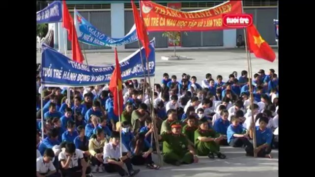 Góp đá xây Trường Sa- trong lễ ra quân Tháng thanh niên