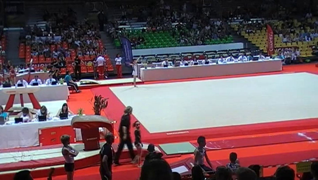 Louna Dozon compétition GYM au sol aux Championnats de France 2014