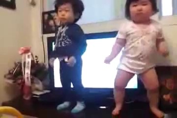 What a dance by a chubby Korean baby!