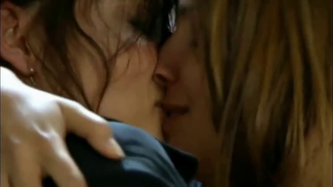 Lesbian Kissing Scenes 6