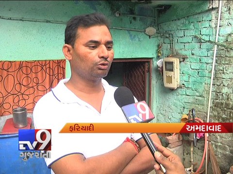 Constable caught red handed taking bribe in Police Station, Ahmedabad - Tv9 Gujarati