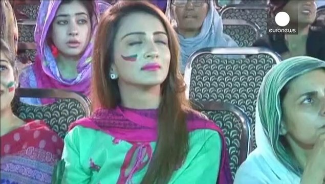 Pakistan army moves in to resolve political crisis