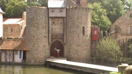 Les chevaliers de la table ronde puy du fou 2014 video 1 sur  6