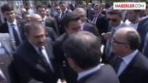 Başbakan Davutoğlu, cuma namazını Kocatepe Camisi'nde kıldı