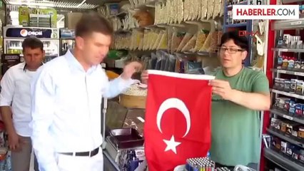 Başkan Ercengiz Esnafa Bayrak Dağıttı