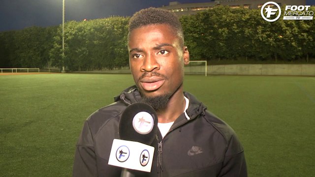 Serge Aurier et ses nouvelles chaussures Nike Mercurial