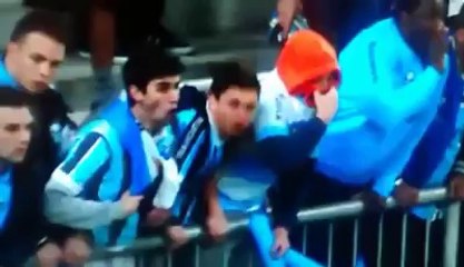Vídeo mostra outros torcedores do Grêmio insultando Aranha