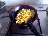 Cooking Scrambled Duck's Eggs with Instant Noodles