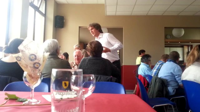 Faux serveur pour soirée privée