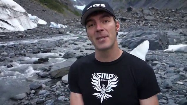 Faire le Ice Bucket Challenge sous un glacier!