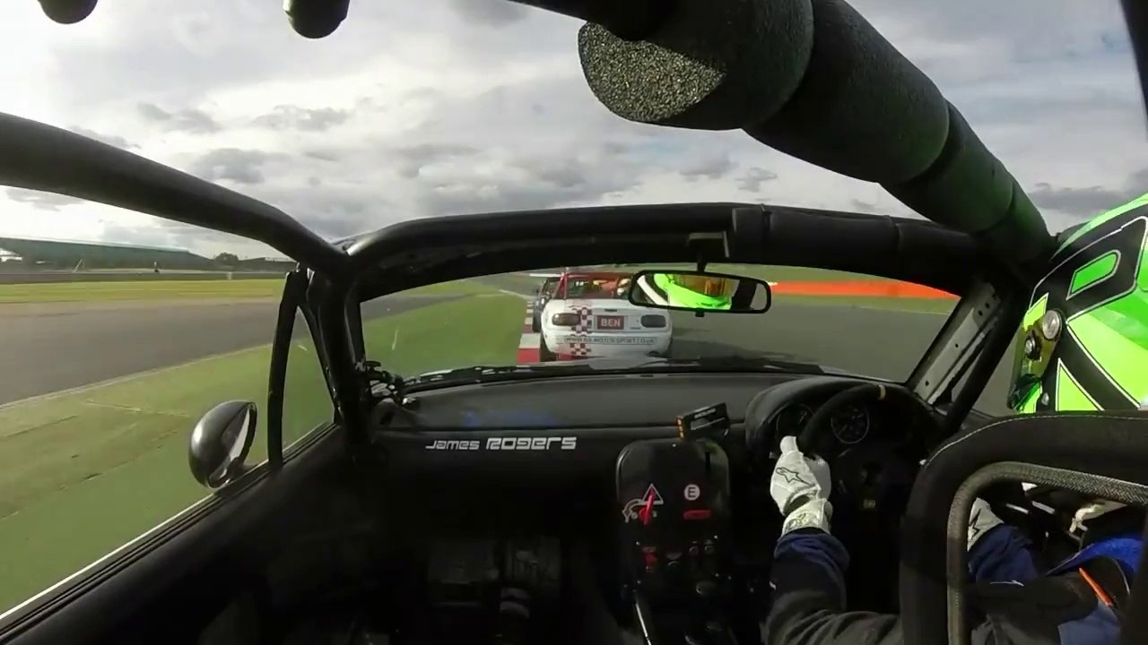Vivre une course de Mazda MX5 de l'interieur - Cup Silverstone International 2014