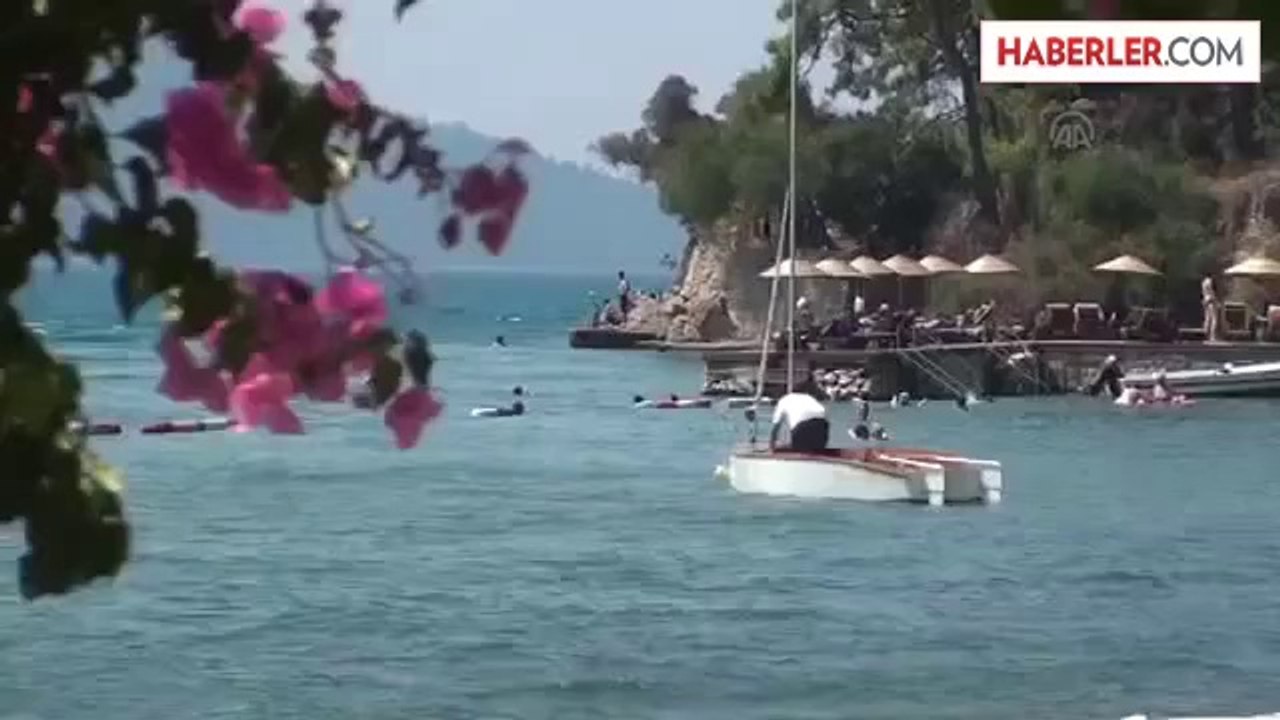 Muğla'da Sıcak Hava Sahilleri Doldurdu