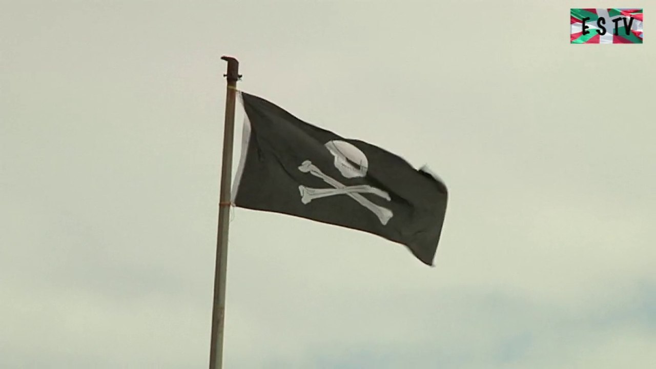 Sopela   |  Surfistas Playa nudista La salvaje   |  Euskadi Surf TV