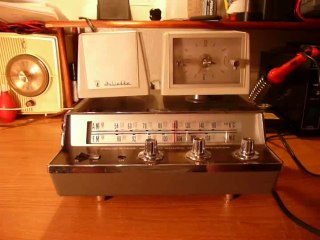 Juliette CLF-1060 AM/FM Clock Radio with Lamp (1967)