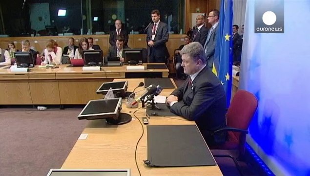 Ukraine: Russia threatened with new sanctions, Poroshenko warns of 'point of no return'