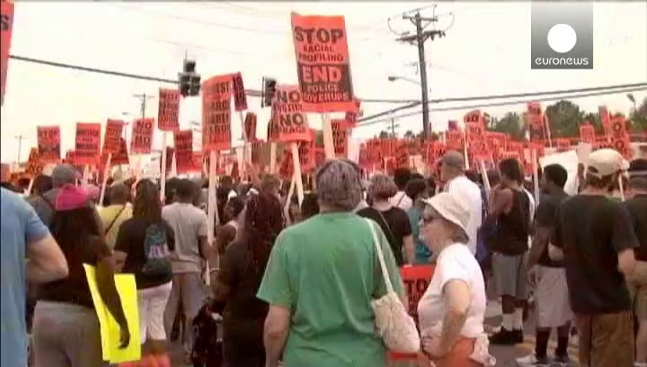 Ferguson, Usa: migliaia in strada contro le "indagini pilotate" e la polizia razzista