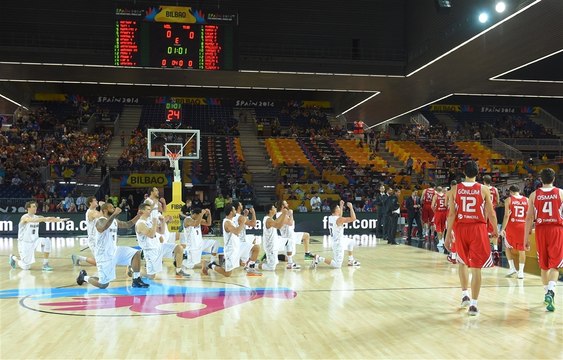 Les Turcs ignorent totalement le Haka des Tall Blacks