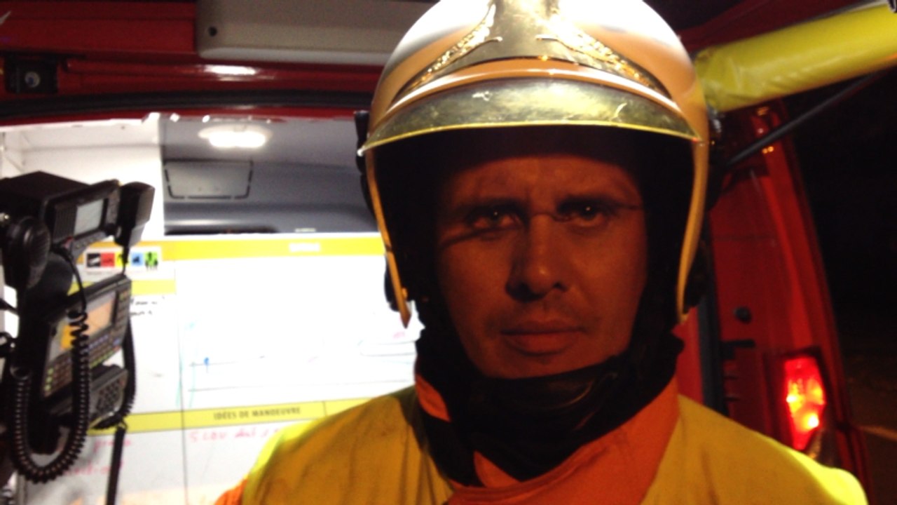 Un entrepôt de peinture part en fumée