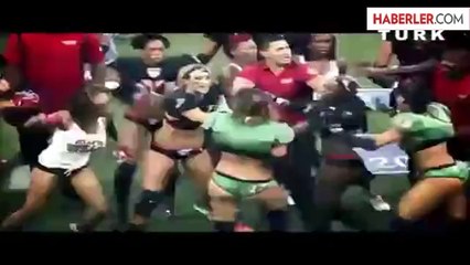 Kadın Futbol Maçında Oyuncular Birbirine Girdi