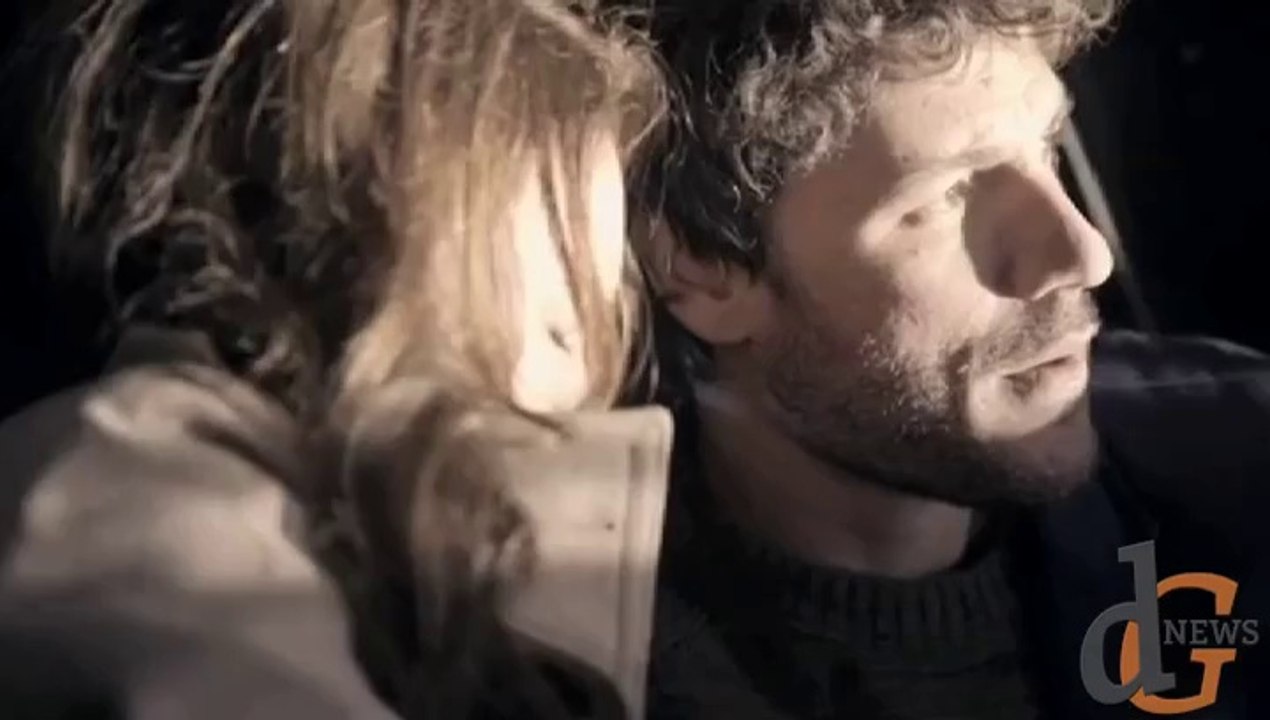 María y Juan a punto de besarse