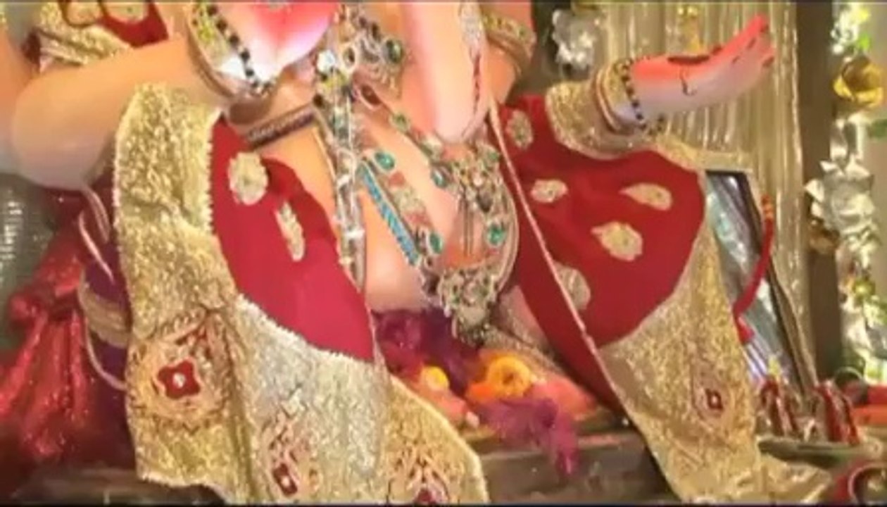 Neil Nitin Mukesh brings home Lord Ganpati