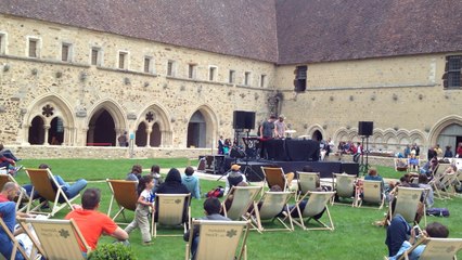 Musique électronique a l'abbaye de l'épau