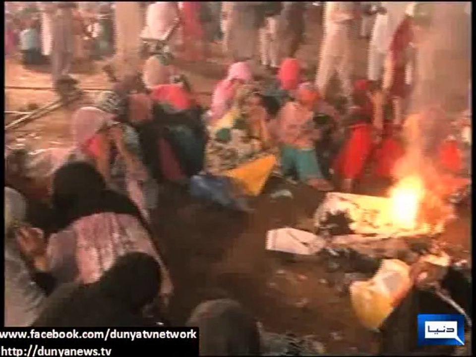 Dunya News - Dozens injured as police use teargas, rubber bullets to disperse marchers