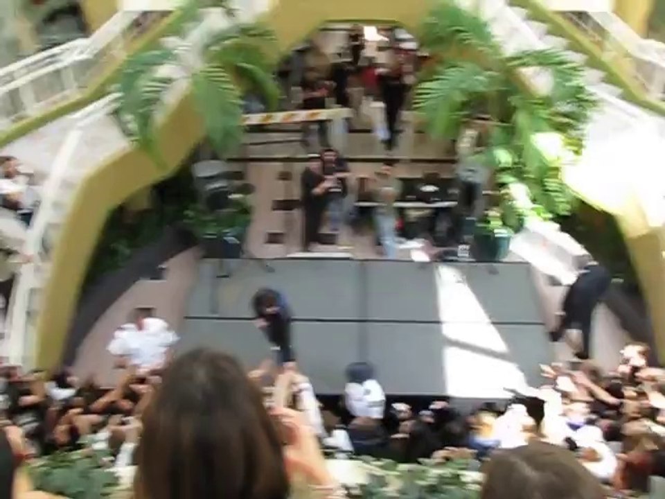 Peter Facinelli in the Galleria at Crystal Run Middletown, NY
