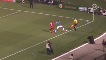 Lúcio esbanja categoria e deixa atacante na saudade