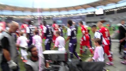 Entrée des enfants avec les joueurs du TFc et d'Evian.