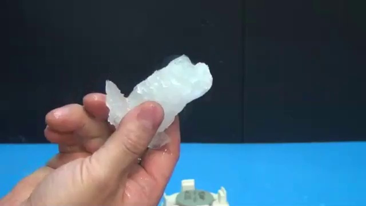 ドライアイスと熱湯をミキサーにかけてみた