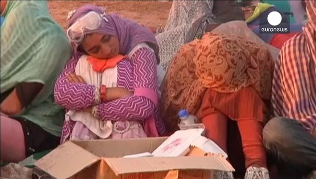 Pakistan'daki hükümet karşıtı gösterilerde kan aktı