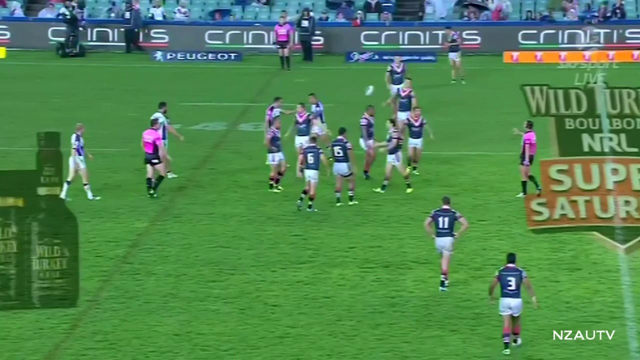 Sonny Bill Williams prend un ballon en pleine figure