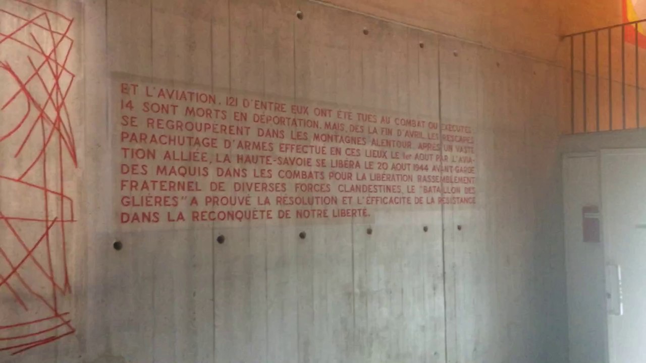 Intérieur monument résistance plateau des glieres