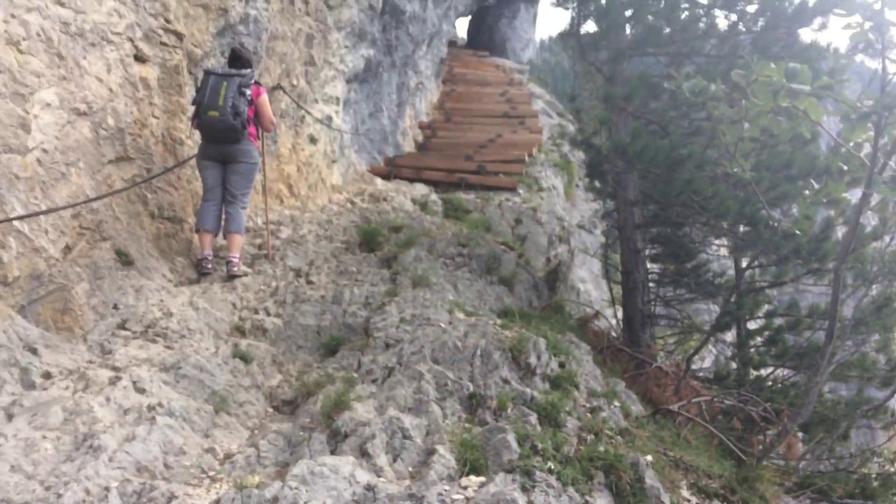 Vue sur le chemin du pas du roc glieres