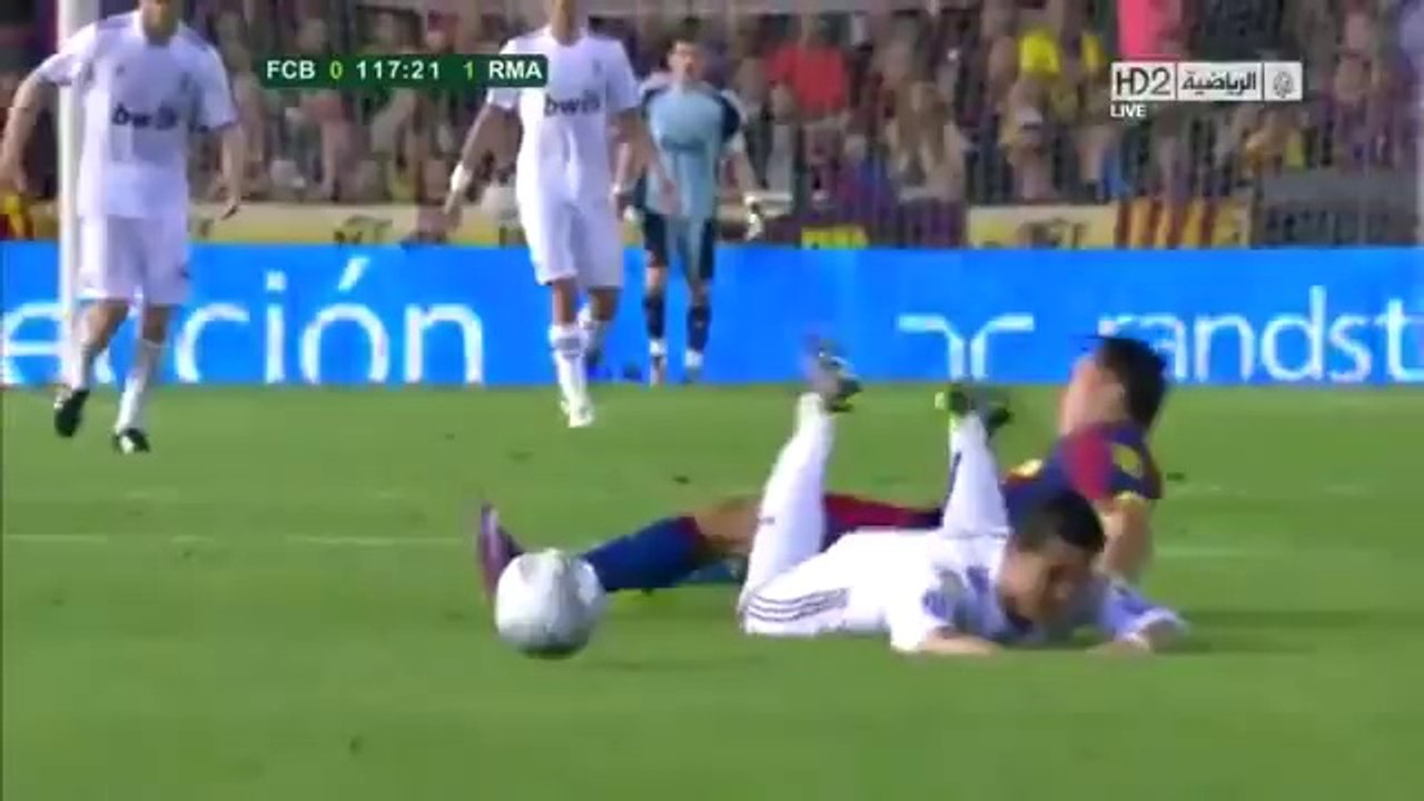 Cristiano Ronaldo dribla messi