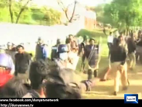 Dunya News - Police assault on journalists injures Dunya News staff