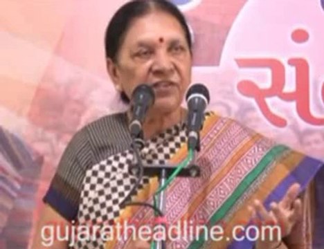 Gujarat CM Anandiben Patel at Lok Samvad Setu program in Surat
