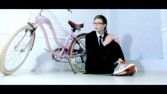 3_Гера Ноябрь feat. Darsn - Улыбнись мне. (Official video)