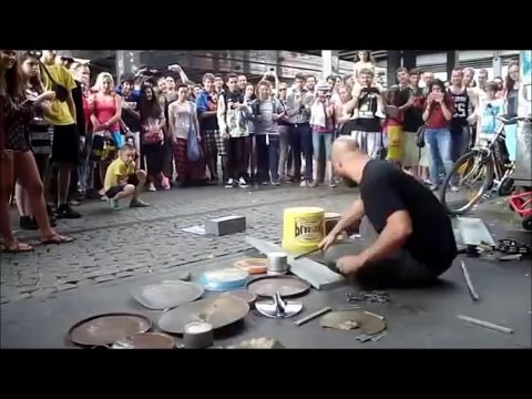 Set techno d'un batteur de rue à Berlin